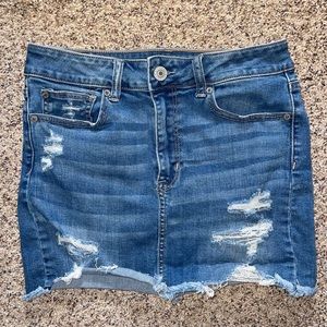 Medium shade denim skirt.